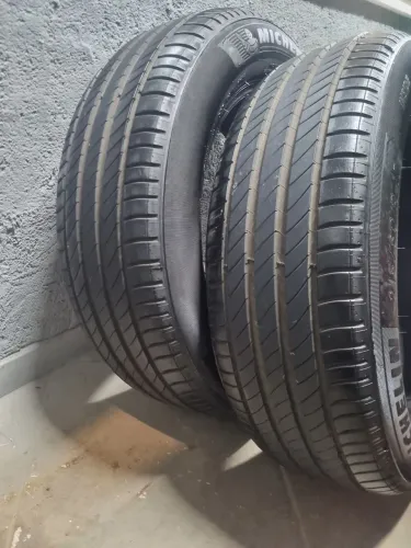 Pneus semi novos