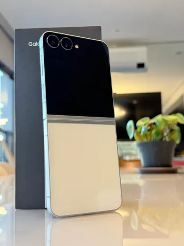 Samsung Z Flip 7 FE 128GB BRANCO impecável