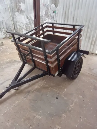 Vendo carrocinha emplacada ano 2024,1metro de comprimento por 120 de largura