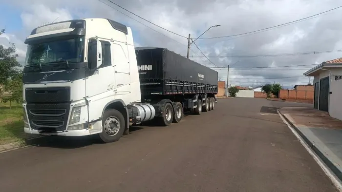 Volvo fh 460 6x2 mais 4°eixo Facchini