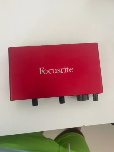 Focusrite Scarlett 4i4 (3ª Geração) - Interface de Áudio Profissional