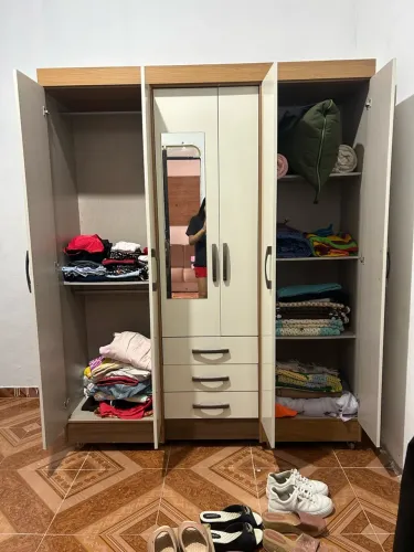 Vende-se guarda-roupa
