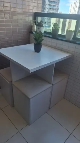 CONJUNTO DE MESA COM 4 BANCOS
