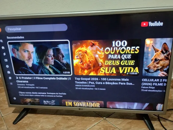 Smart LG 32 Pl com uma linha fininha q não atrapalha nada valor 550 reais