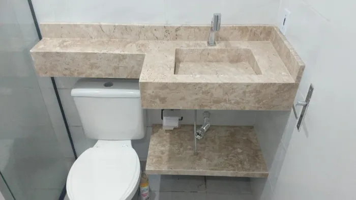 Vende-se pia de mármore