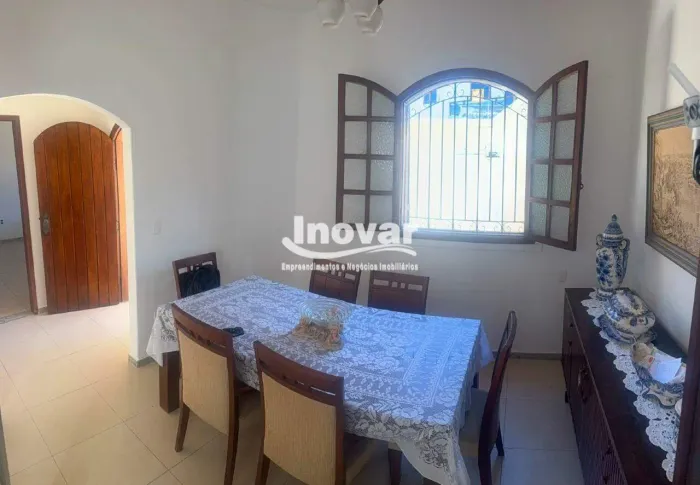 Casa com 5 quartos sendo 2 suítes e 2 vagas de garagem próximo ao Anel Rodoviário