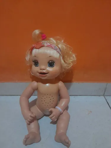 Baby alive troninho funcionando + capa de chuva