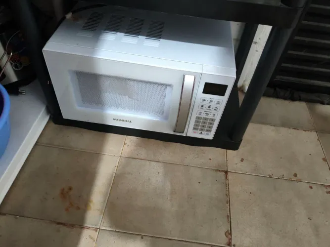 microondas com pouco tempo de uso