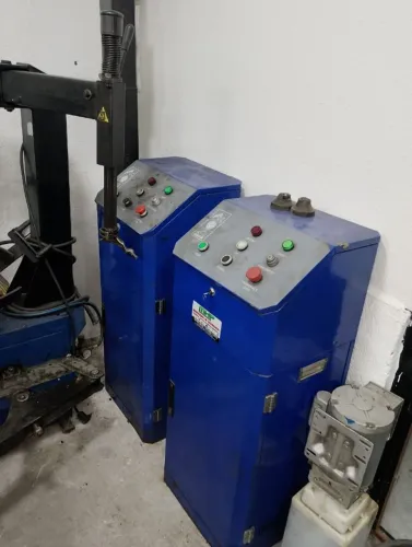 Elevador pantografico automotivo são dois
