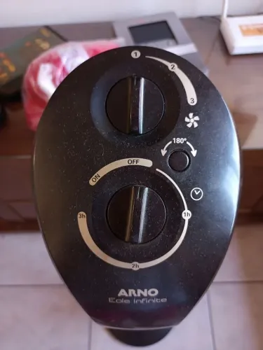 vendo ventilador de torre Arno 220w com inúmeras rotaçoes estou pedindo 400,00 reais