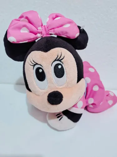 Boneca Minnie Fisher price que engatinha e canta.