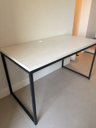 Mesa para trabalho - escrivaninha