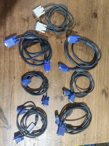 Lote com 7 Cabos de Vídeo (6 VGA + 1 DVI)