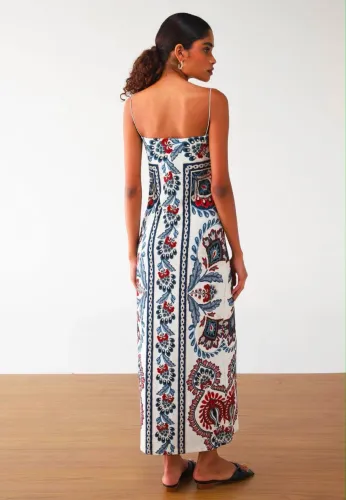 Vestido da farm tamanho G nunca usado 