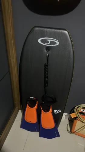 Bodyboard Genesis GSX Core Black 2 Stringers + Nadadeiras Mormaii