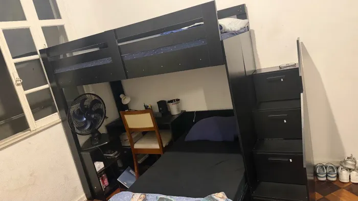 Cama beliche com escrivania