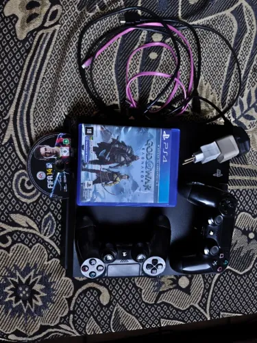 PS4 + 2 controles + 2 jogos