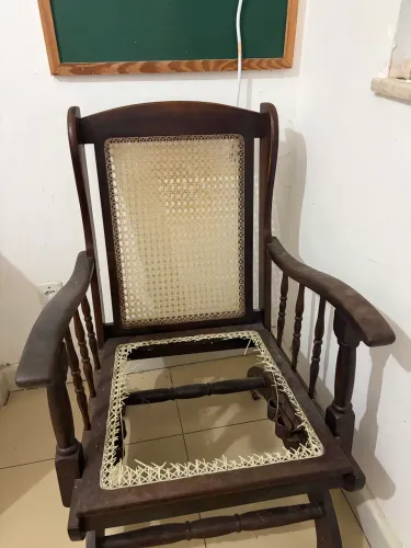 Cadeira de palhinha sintética de balanço