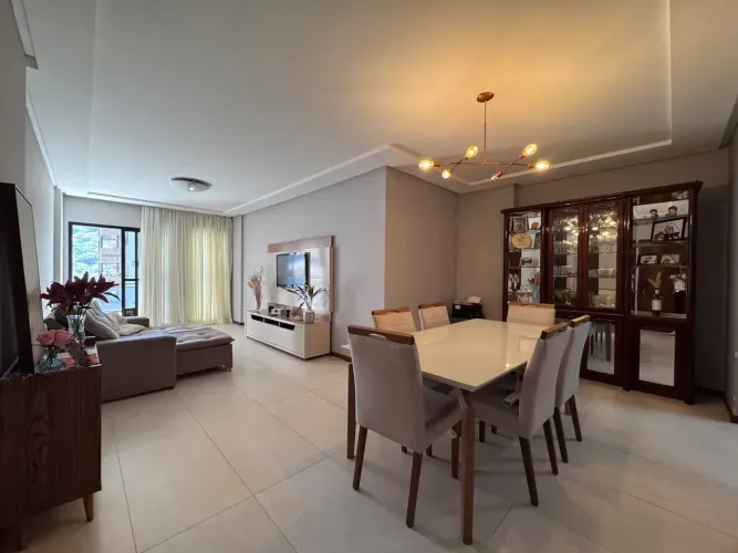 Apartamento a venda tem 165 metros quadrados com 3 quartos emParque das Castanheiras