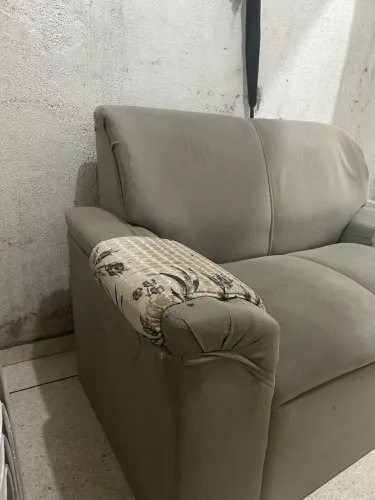Cama de solteiro + sofá de 2 lugares, os dois em perfeito estado!