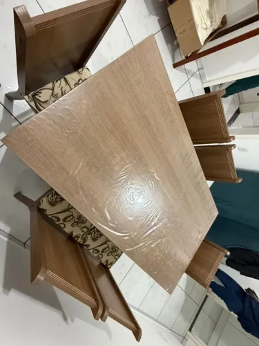 Mesa com 6 cadeiras nova