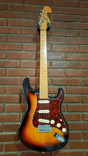 Guitarra Tagima T735 Sunburst Stratocaster