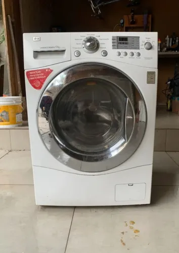 Lava e seca LG 10kg em perfeito estado