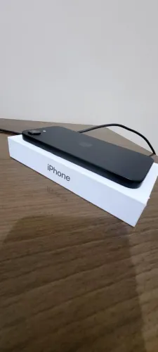 iPhone 16e preto