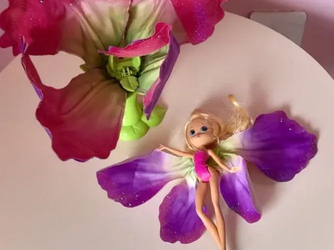 Barbie, A Pequena Polegar