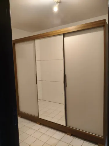 Guarda-roupa Casal com Espelho 3 Portas de Correr 6 Gavetas