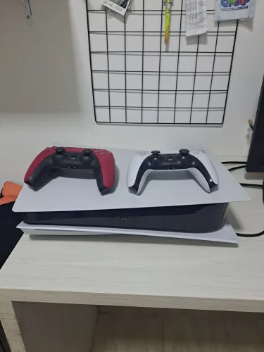 PLAYSTATION 5 (PS5) mídia física com dois controles