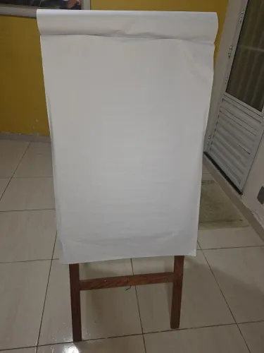 Cavalete com Bloco de papel . 
