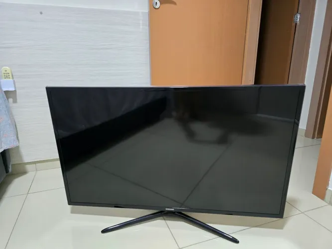 TV Samsung 40" para retirada de peças ou conserto (tela quebrada)
