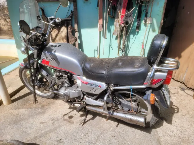 Honda CB 400 1982 Prata - Clássica e Imponente