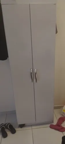 Vende se armário duas portas (sapateira) branco .