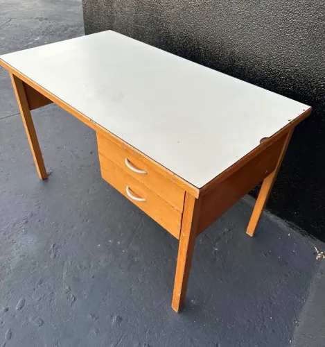Escrivaninha / mesa de escritório