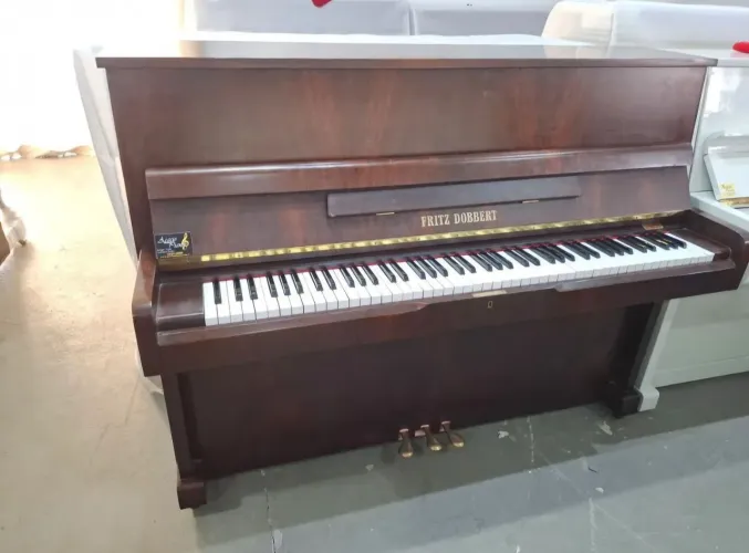 Piano pouco usado