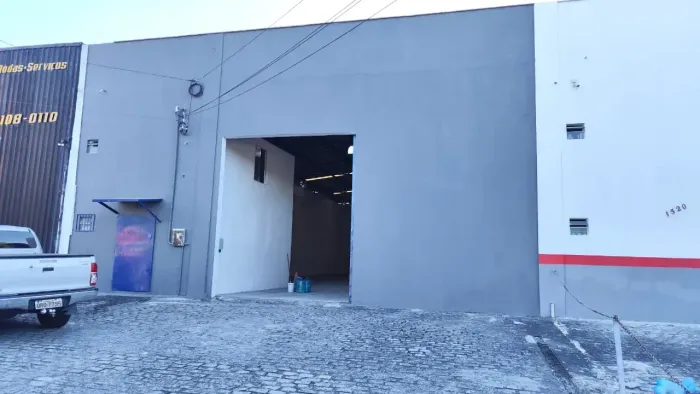 Imóvel para aluguel possui 580 metros quadrados em Messejana - Fortaleza - CE