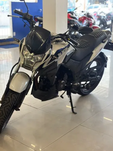 Moto linda branca!!! Sem dividas!!