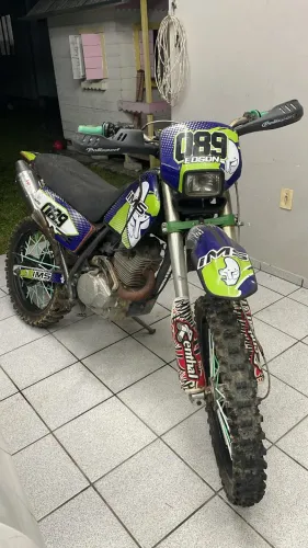 Vendo moto de trilha XR 200 