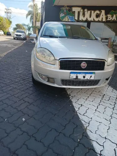 Fiat Linea Absolute 1.9/1.8 Flex Dualogic 4P 2010