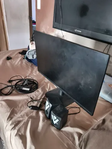 Monitor AOC 24 polegadas.