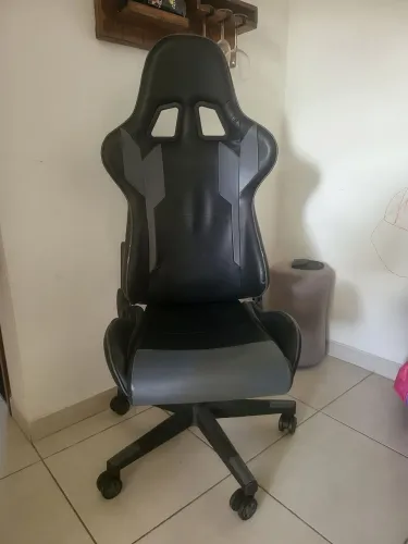 Cadeira Gamer - Muito Nova - Divido no Cartão