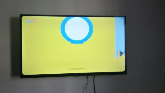 Tv tcl 40 polegadas com a tela quebrada