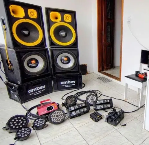 EQUIPAMENTOS DE ILUMINAÇÃO (DJ)