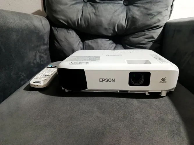 Projetor Epson Powerlite E10