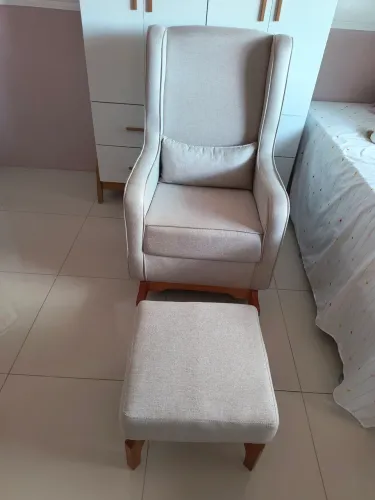 Vendo: poltrona de amamentação + Puff