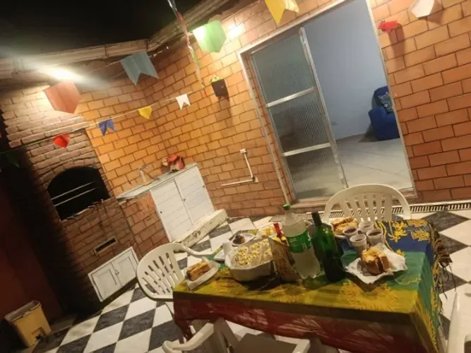 Cobertura mobiliada, com Wi-Fi, 2 dorms, e 1 vaga de garagem perto da Praia da Enseada 