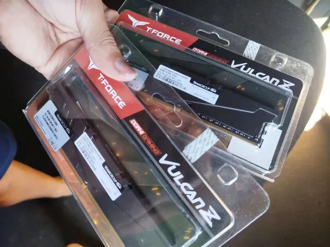 1 memoria Ram Team Group T-Force Vulcan Z, 8GB (1x8GB), DDR4, 3200MHz, C16 Cinza