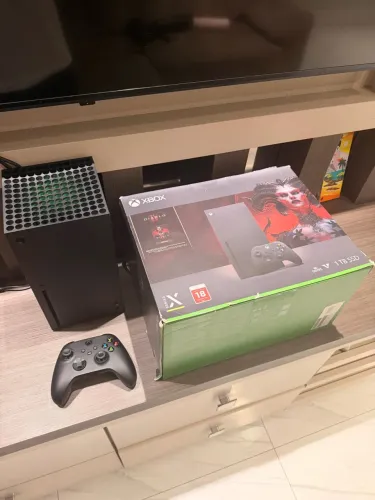 Xbox Series X 1 TB com controle e caixa original